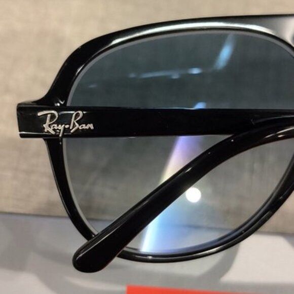 Ray-Ban Aviator Sunglasses Black Frame Gradient Gray Lens - Picture 5 of 6
